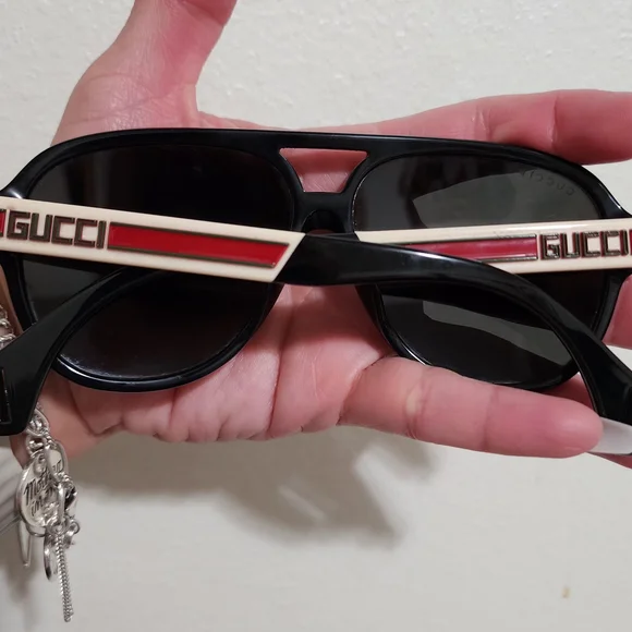 Gucci Black and Red Designer Sunglasses - Picture 8 of 10